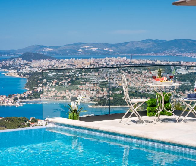 Villa Naaria for rent- LCR (1)