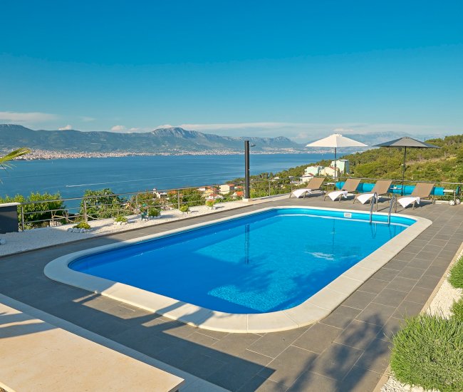 Villa For Rent- Trogir- LCR (1)