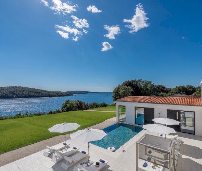Premium Villa La Reina beachfront for rent in Vrsar  (2)