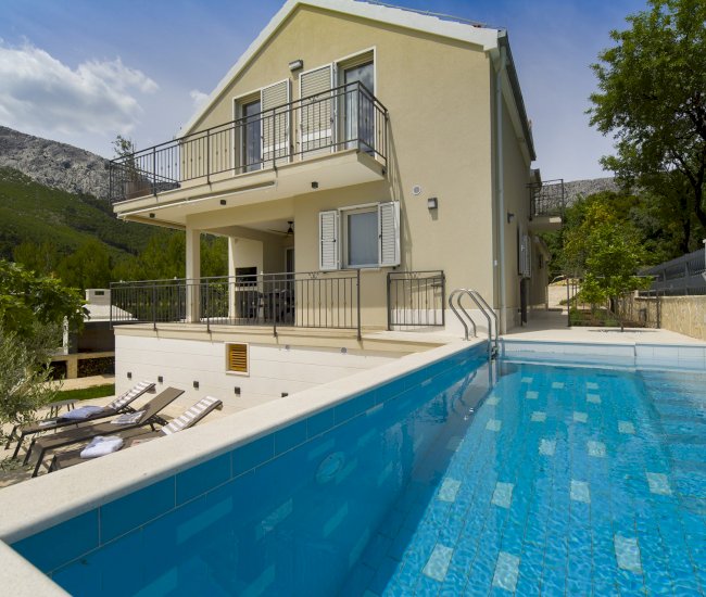 villa clissa paradisum in klis with swiming pool for rent (17)